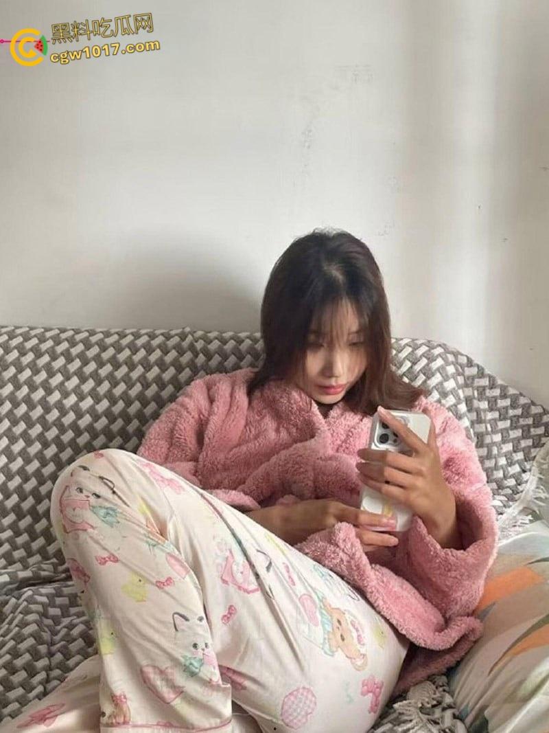 富二代约炮大神【fkabuto】，约操江苏05年清纯嫩妹，极品身材跳蛋调情，翘臀后入爽到腿抖！-2