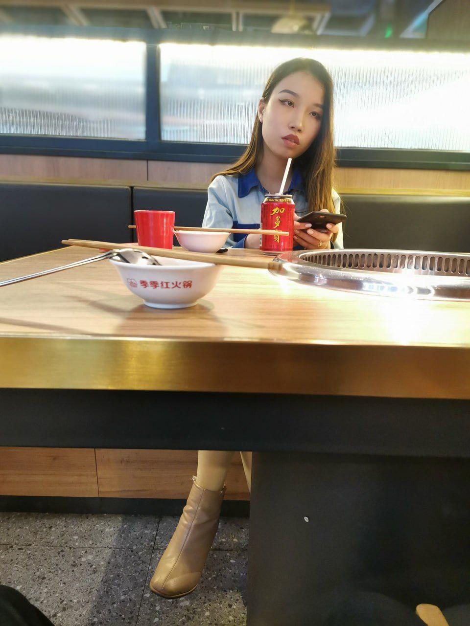 超真实迷奸！大神约炮南宁02年大学生 下药迷倒狠狠的玩 滴蜡 鞭打 死猪一样的嫩妹子 逼逼超紧-1