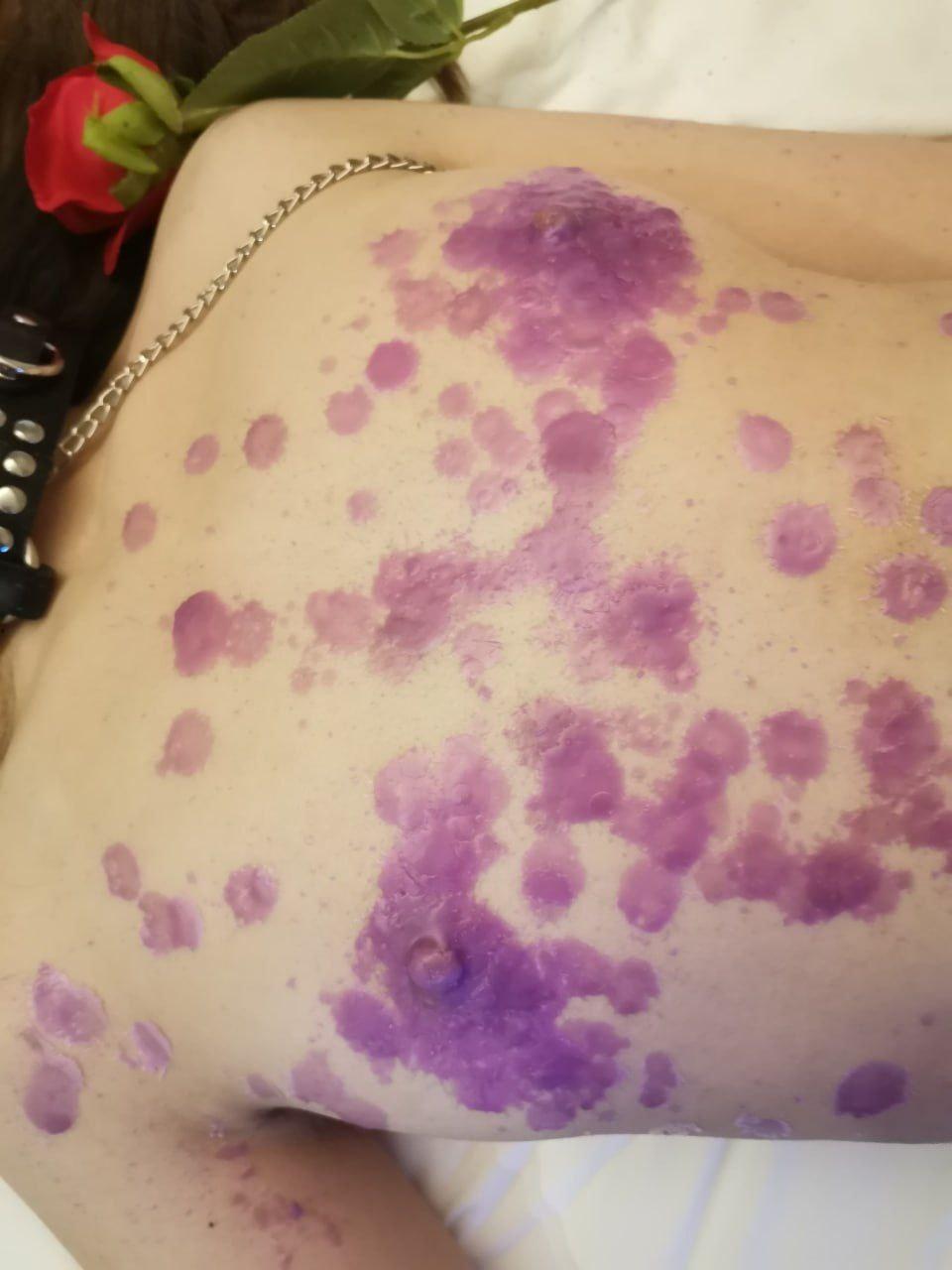 超真实迷奸！大神约炮南宁02年大学生 下药迷倒狠狠的玩 滴蜡 鞭打 死猪一样的嫩妹子 逼逼超紧-13