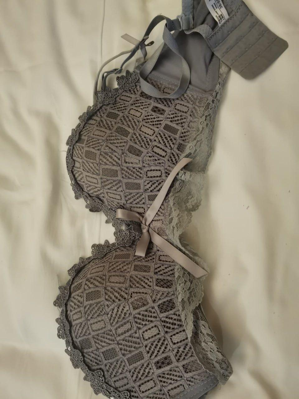 超真实迷奸！大神约炮南宁02年大学生 下药迷倒狠狠的玩 滴蜡 鞭打 死猪一样的嫩妹子 逼逼超紧-17