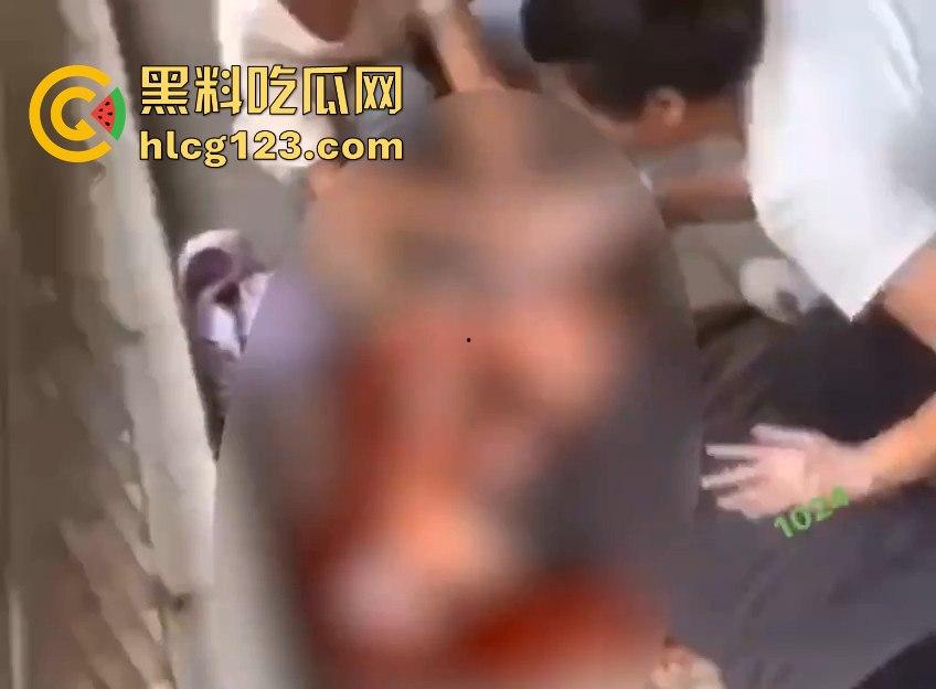 家长进校门与保安爆发冲突，叉杆怒砸头！深圳学校保安情绪失控惹大祸！-10