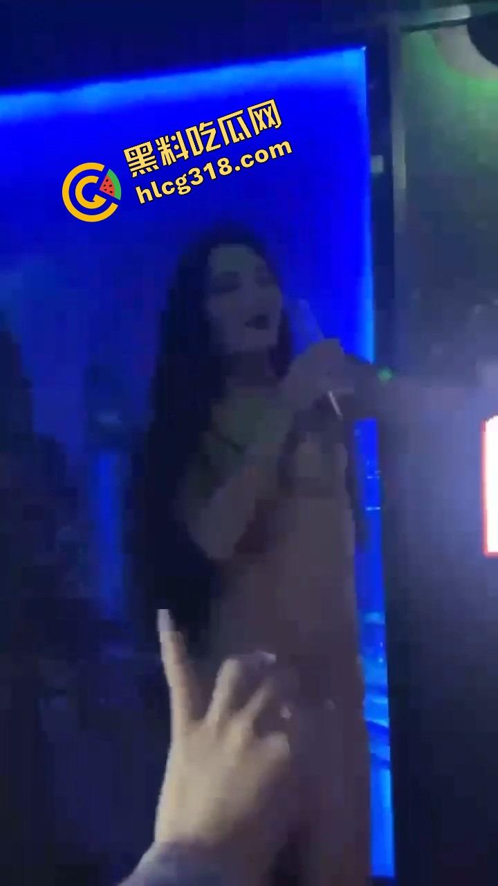 K房全裸接客制，香奶滑臀油光锃亮，唱一首舔三口，不挑脸不挑屌，包夜随便草，钱到位谁都能射进高音区！-5