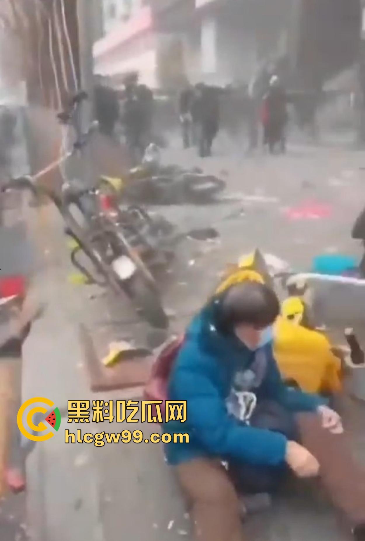 沈阳大东副食商场爆炸 这威力堪比现场开年大炮 惊动半个城的声音这是年货自爆还是开门红太猛？-3