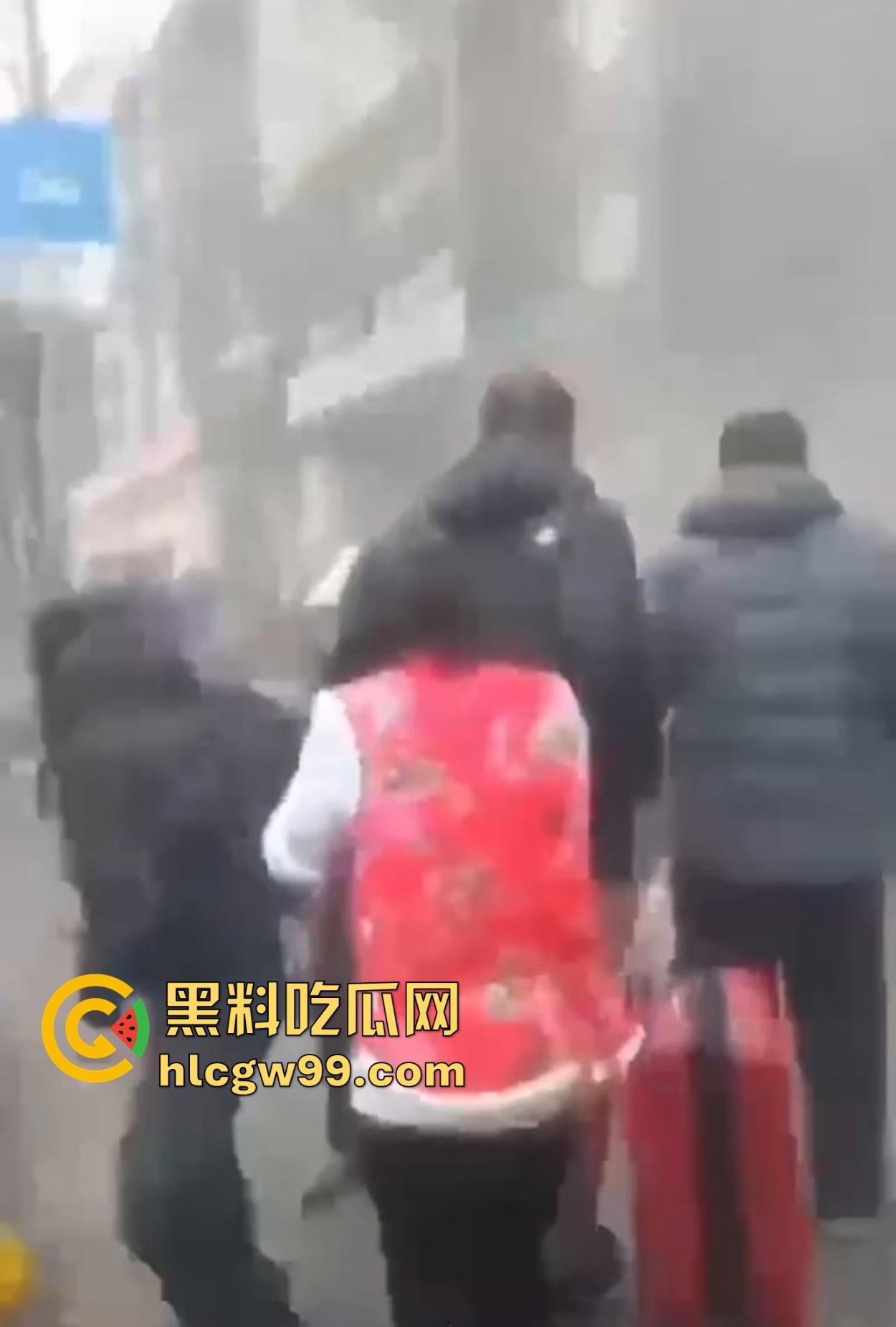 沈阳大东副食商场爆炸 这威力堪比现场开年大炮 惊动半个城的声音这是年货自爆还是开门红太猛？-4