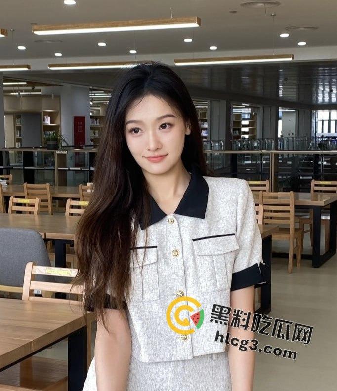 乐山师范学院反差美女学生『冯雨微』喜欢被男友骑在身上操！床上尽显“小母狗”本色！-2