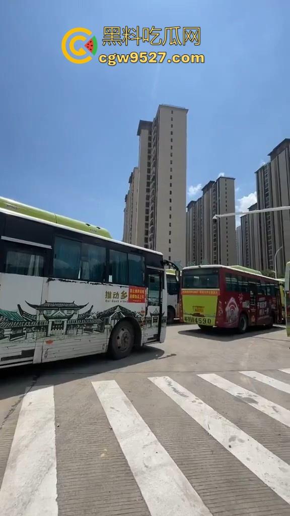 广东兴宁公交车司机集体罢工停运，长期以来免费乘车卡的补贴迟迟未下发，不懂就问这钱到底去谁手里了！-8