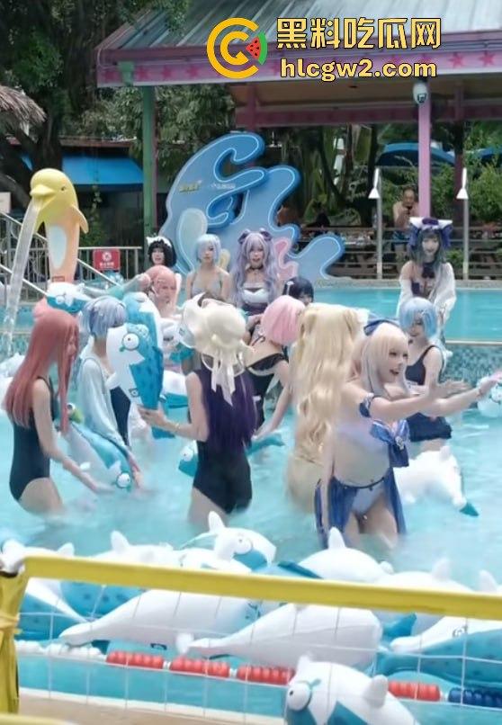 广州萤火虫漫展惊现真空上阵 一Coser不穿内裤现身，引摄影师蜂拥狂拍，正面视频曝光！-3