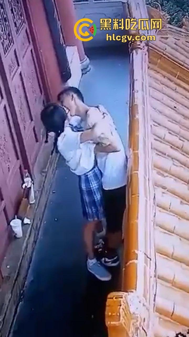 河南老君山风景区监控泄密 工程学院朱婷与男友露天啪啪视频曝光-7