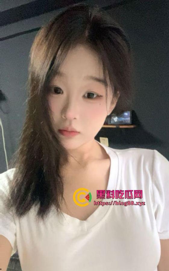 东莞职校浪娃『余欣』07年嫩洞被操开，挖墙脚抢来操翻天，三月同居周周捅洞内射，打胎后逼松得夹不住！-1