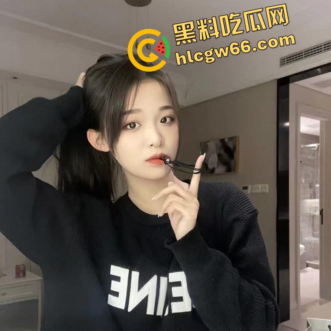 太原母狗『李楠欣』大奶翘臀金主调教，狗链吃屌啪啪，一边舔屌一边聊骚沸羊羊，淫语爆棚！-4