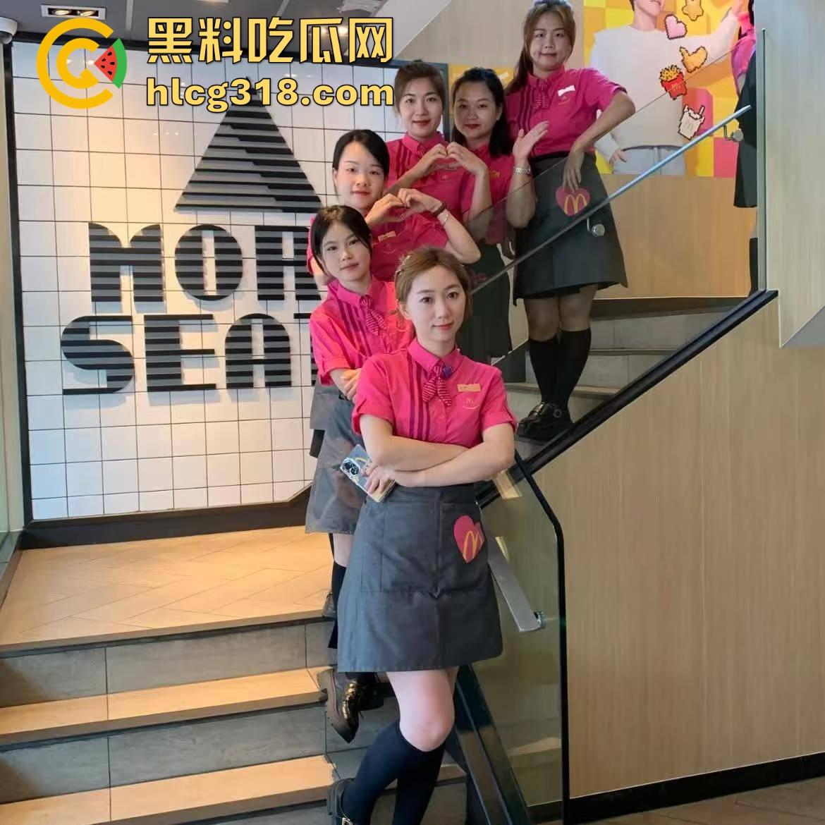 约炮南宁火车站麦当劳女服务员！脱下工作制服没想到身材这么有料，无套内射，麦当劳确实好吃！-4