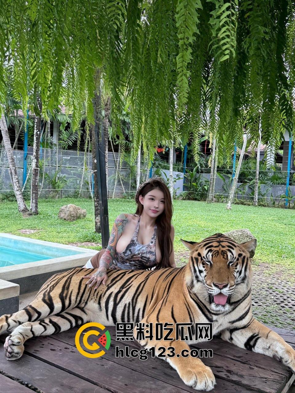 福利鸡希希Gina爆出9月新作！巨乳肥臀颜值炸裂，BUT这可是TS，接受得了再看！-6