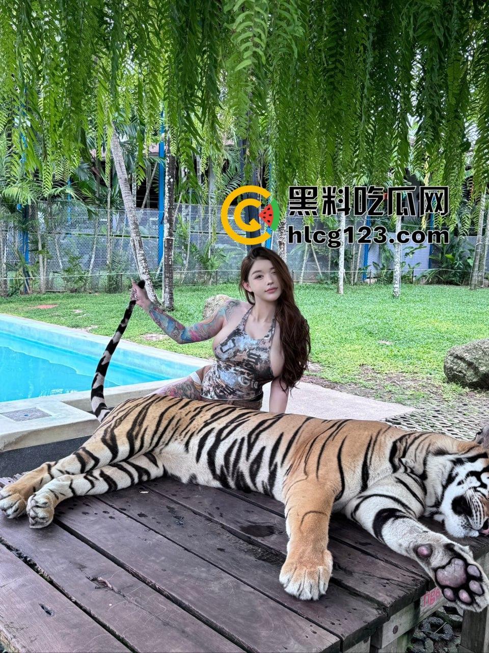 福利鸡希希Gina爆出9月新作！巨乳肥臀颜值炸裂，BUT这可是TS，接受得了再看！-10