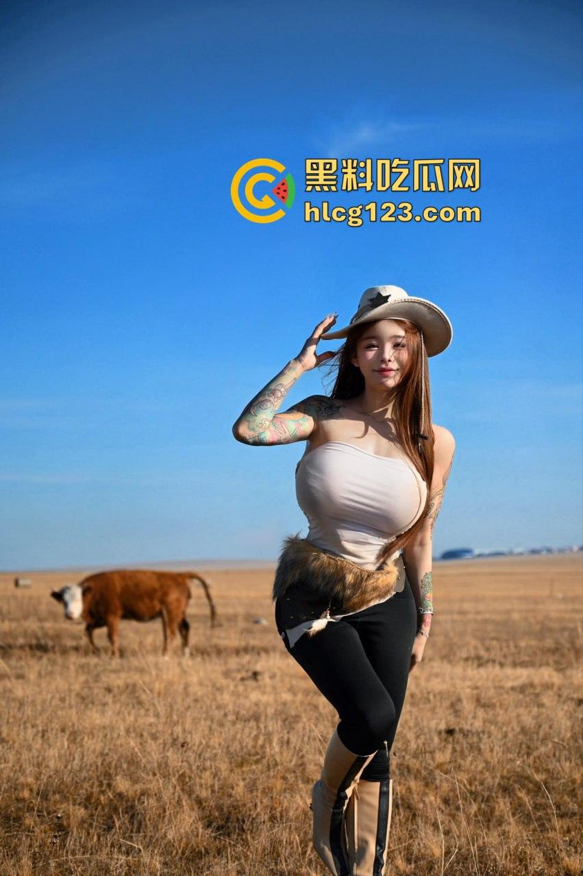 福利鸡希希Gina爆出9月新作！巨乳肥臀颜值炸裂，BUT这可是TS，接受得了再看！-20