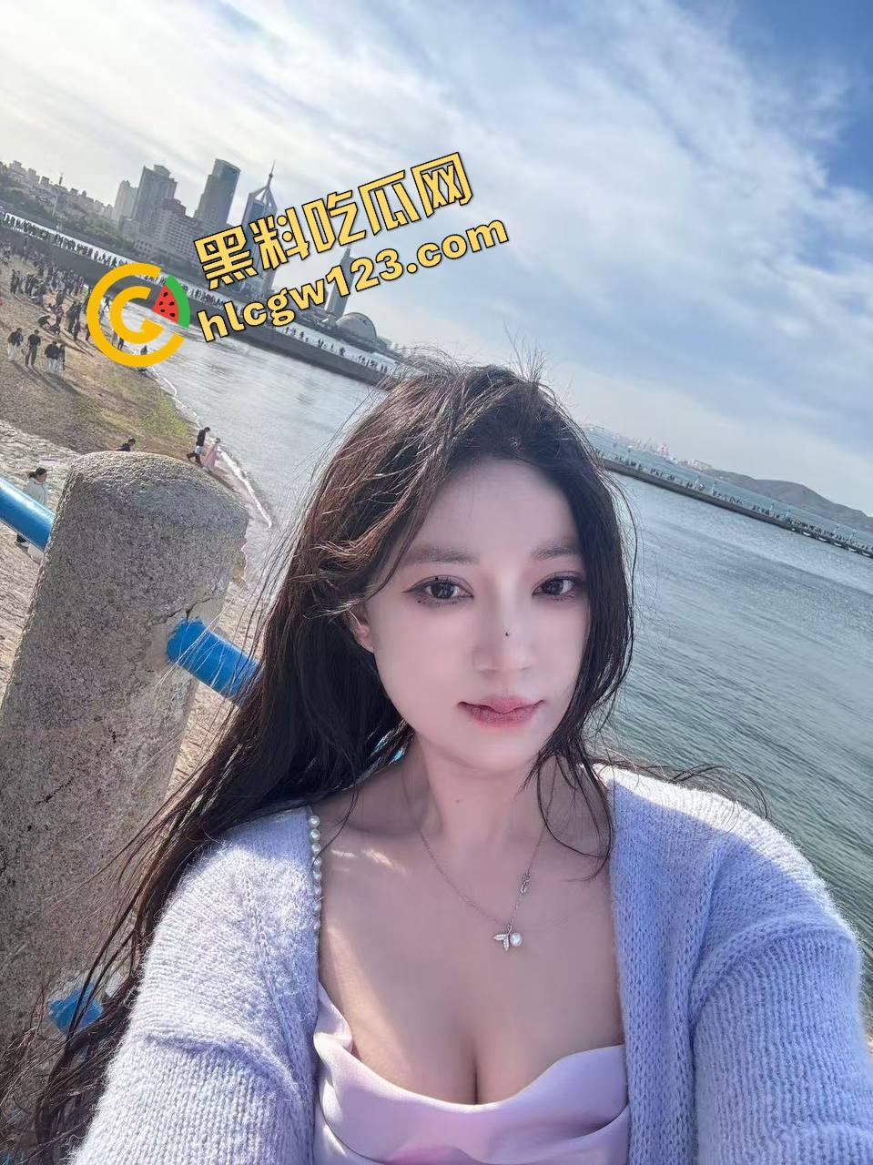 西南石油大学学妹『王雨萌』长相单纯像初恋，私下舔脚吃鸡样样来，深喉吞精把自己都YUE吐了！-4