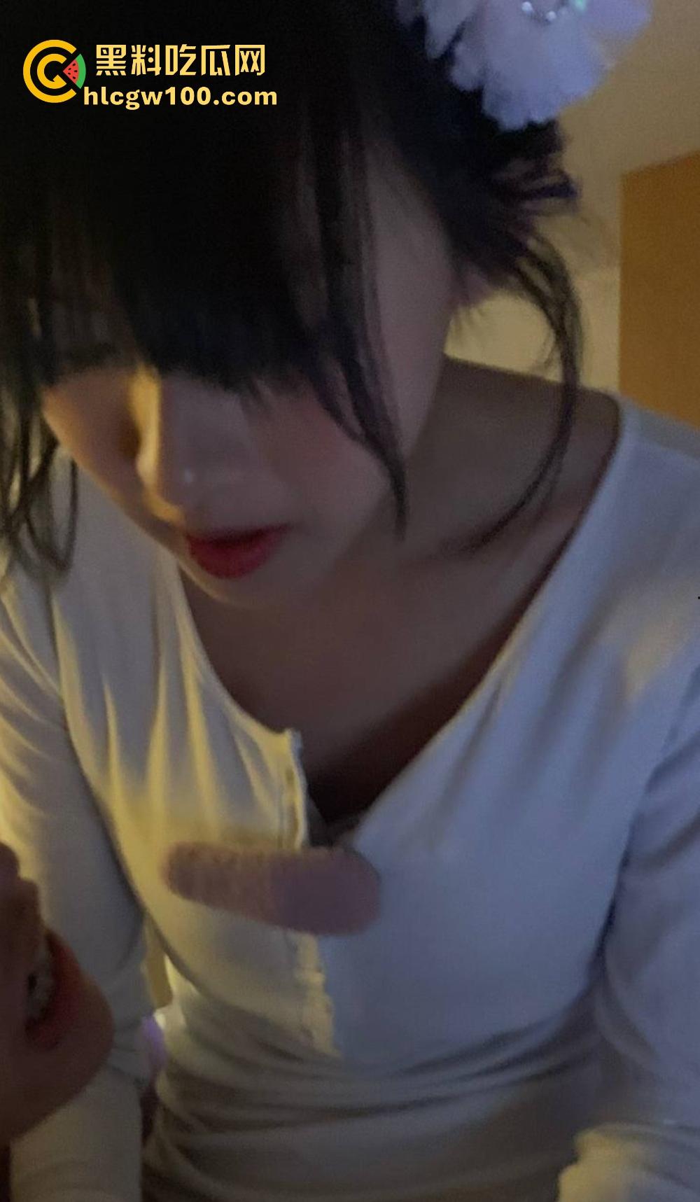 德州学院校花『谢子涵』性爱泄密,嫩穴水润被金主开发,楼道露出风油精滴穴3P后入打桩爽到天灵盖!-4