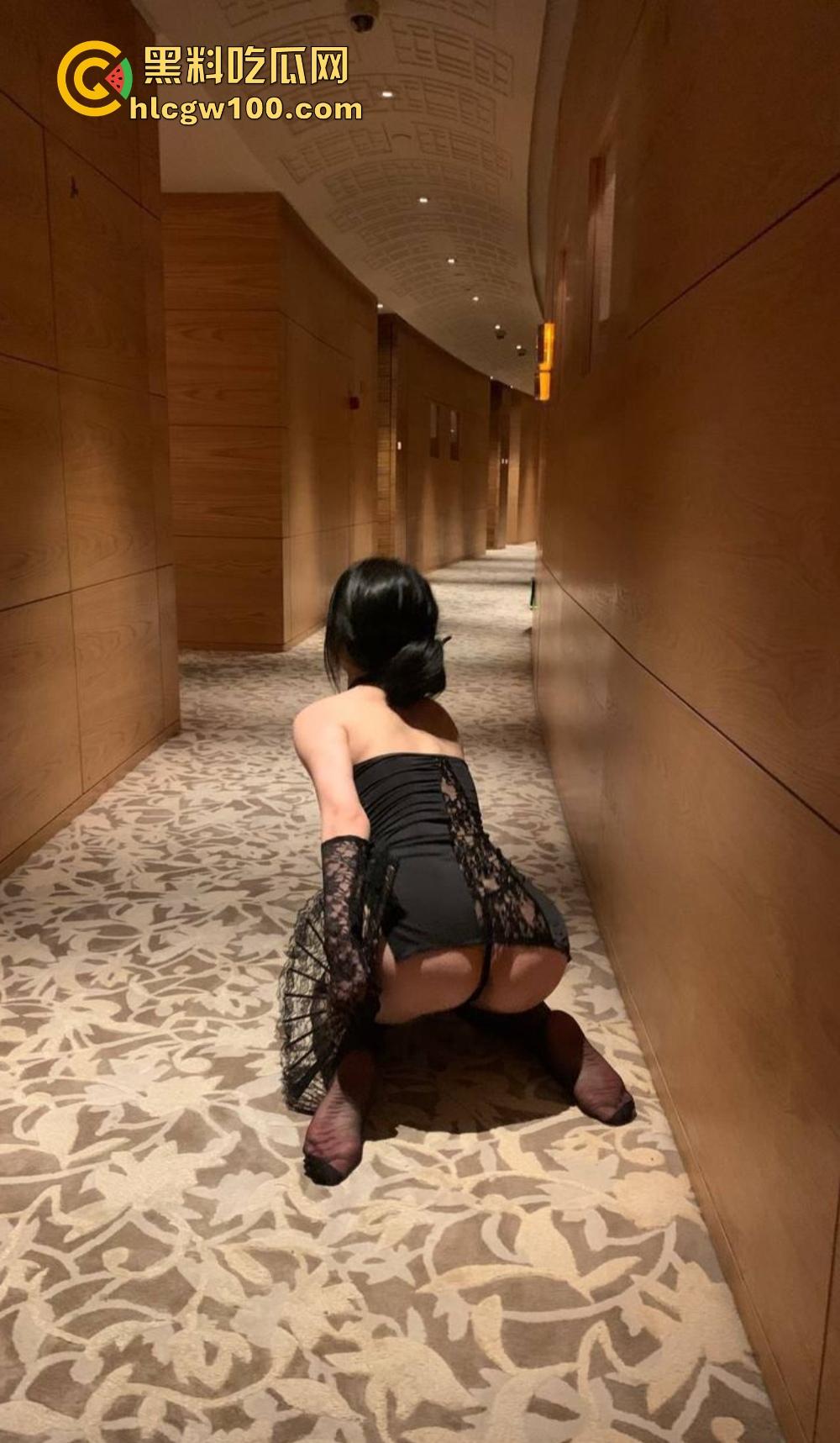 德州学院校花『谢子涵』性爱泄密,嫩穴水润被金主开发,楼道露出风油精滴穴3P后入打桩爽到天灵盖!-6