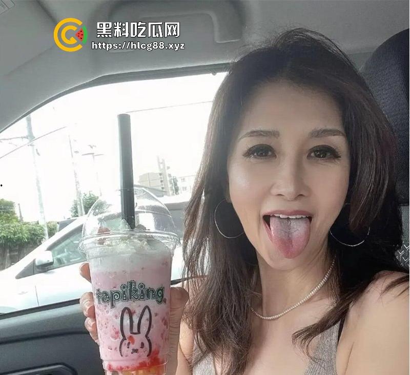 熟女聊骚群组！直接在群里讲述自己的性爱经历视频，边跟老公做爱边聊天，分享跟炮友是如何一步一步操上的。-5