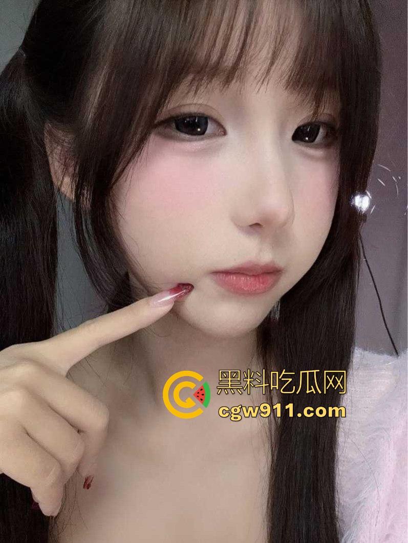 b站福利姬【一条小糖糖】玉体白皙美腿修长，颜值可爱甜美，却只发擦边素菜荤价，最新付费福利曝光！-4