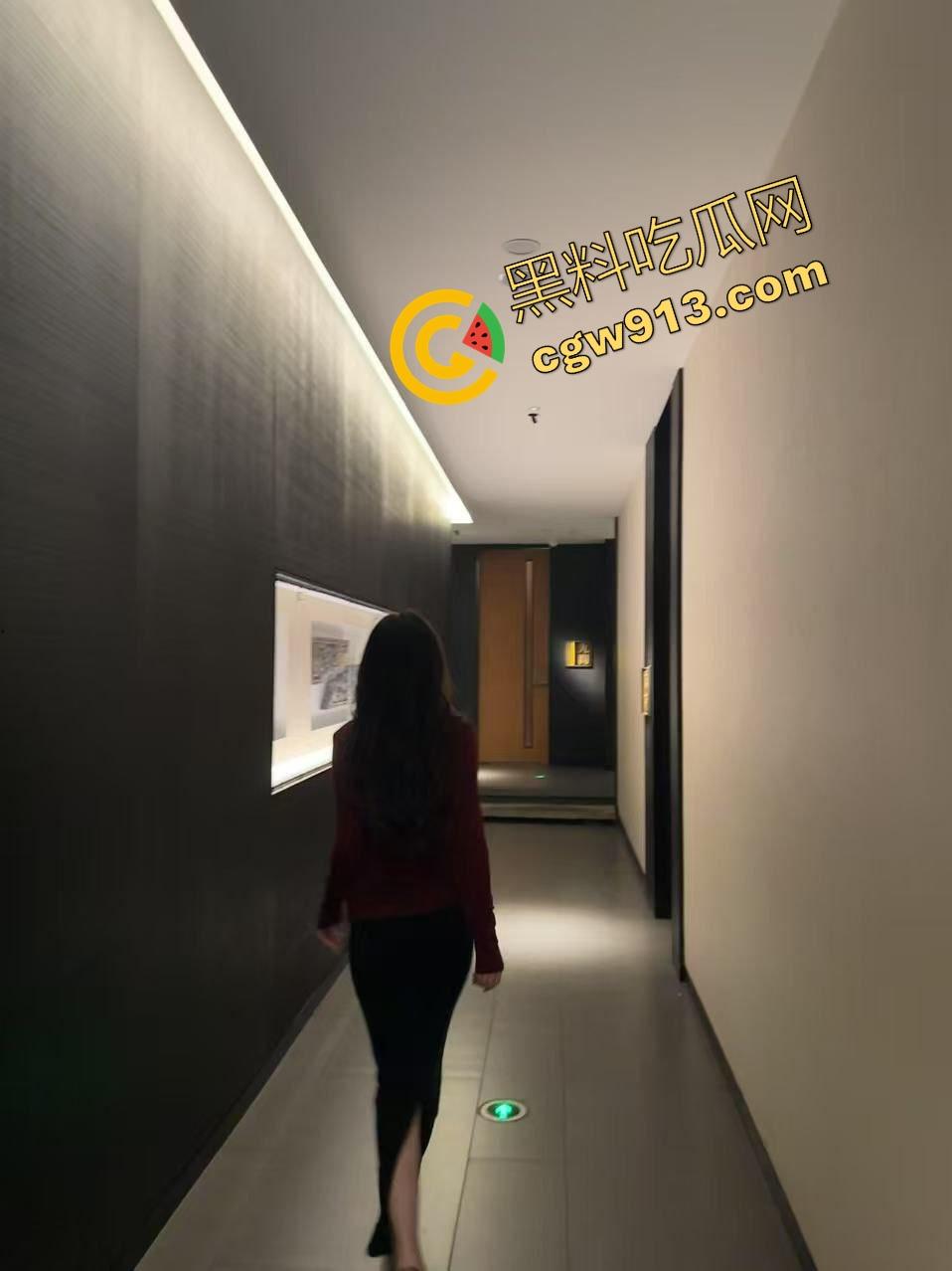 长沙极品粉嫩JK妹，小白兔装纯其实是猎人，勾引黄毛回出租屋内射自己骚鲍鱼，射的黄毛直接硬不起来！-6