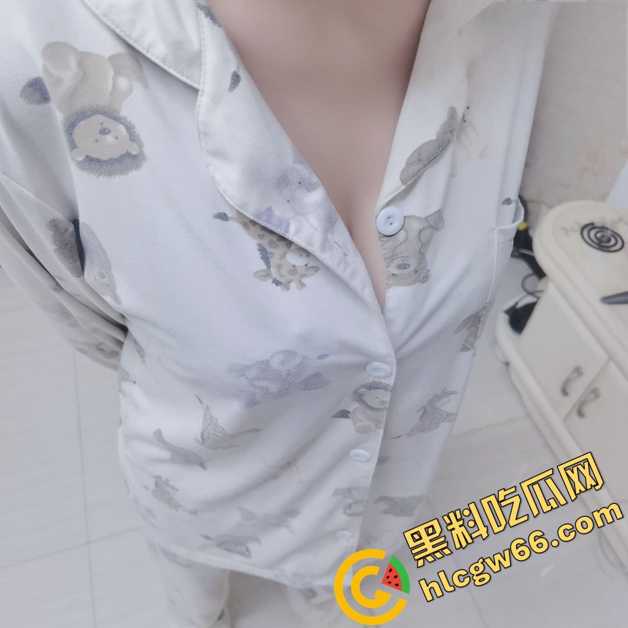 海角28岁教师姐姐淫路曝光！弟弟苦追终操大屁股姐，半推半就插进去，三年性瘾喷发射满臀！-3