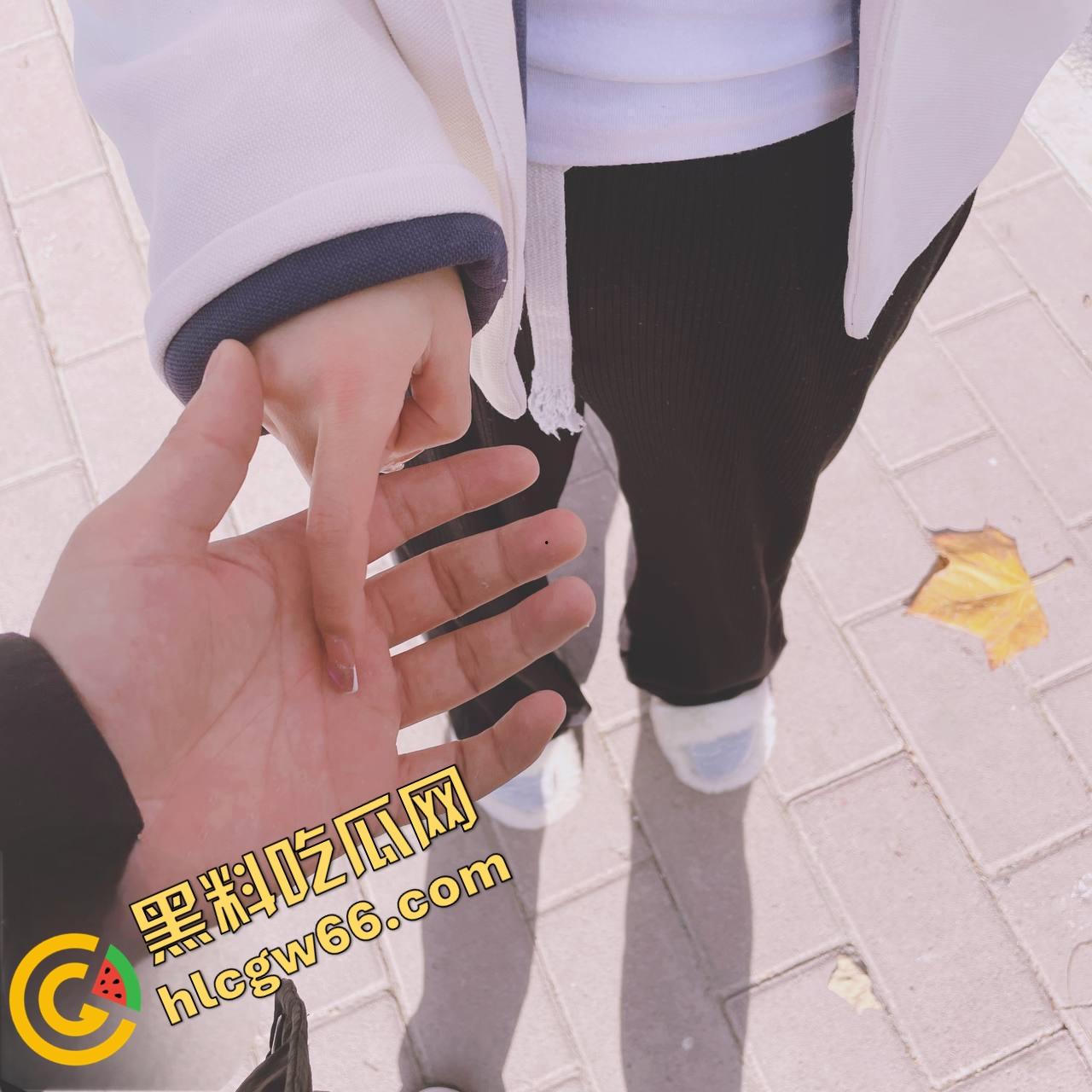 海角28岁教师姐姐淫路曝光！弟弟苦追终操大屁股姐，半推半就插进去，三年性瘾喷发射满臀！-25