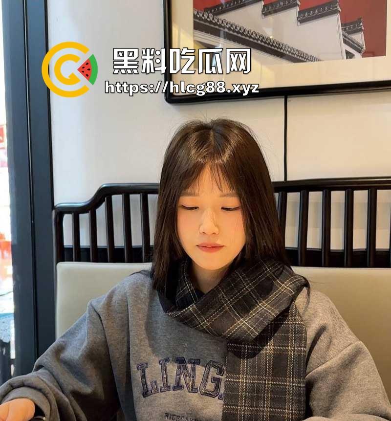 湖北师范大三嫩妹『礼温可』白皮骚狗勾魂反差婊,甜脸藏淫心,初操爽翻问群P不拒,饭后叫兄弟轮奸狂干!-2