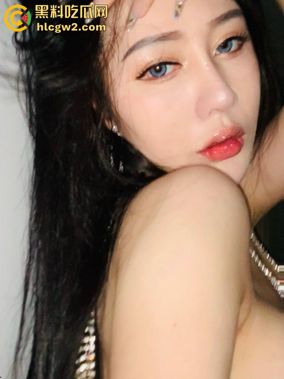 微博女神【不爱笑的赛琳】私人定制骚舞外泄！扭腰翘臀淫荡至极，骚劲毕露像极欠操的母狗！-4