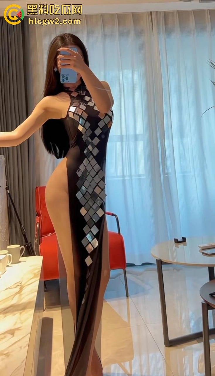 微博女神【不爱笑的赛琳】私人定制骚舞外泄！扭腰翘臀淫荡至极，骚劲毕露像极欠操的母狗！-50