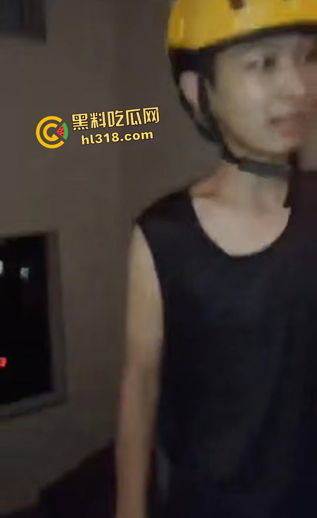 外卖小哥怒关水闸竟因为恶毒夫妻为白嫖退款PUA快递小哥，逼急狂徒挥刀抹颈，偷鸡不成血溅当场！-4