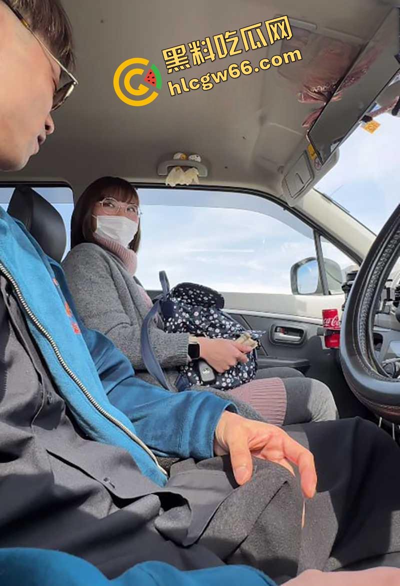 日本眼镜援交妹初次车震就榨精上瘾，乖乖女秒变扭腰母狗身上摇屁股榨精，骑大叔猛摇浪叫求射！-1