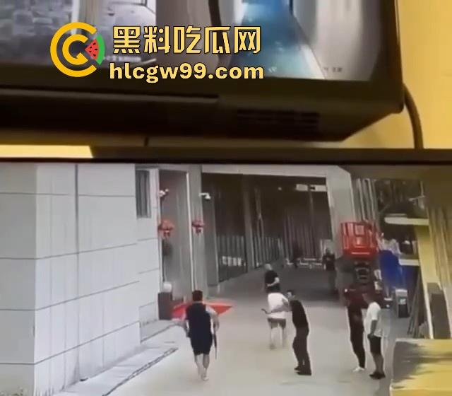 海外大事件！手枪威胁不管用，后面紧急调AK兄弟出来镇场面？柬埔寨还真乱，亡命之徒也真不怕死。-6