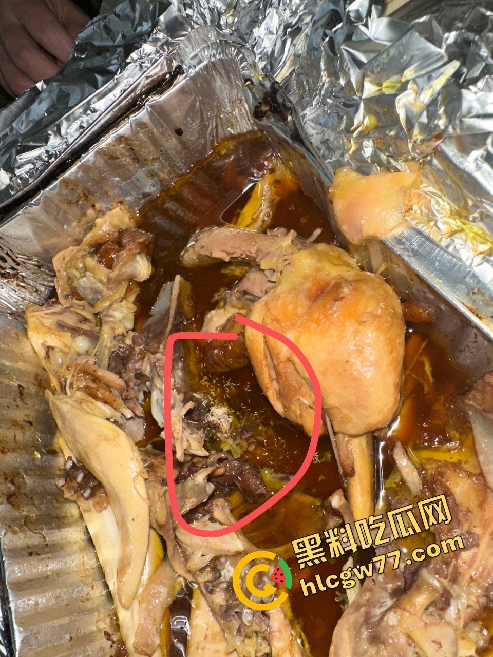 潮汕女子吃窑鸡吃出成群活虫，撕开鸡皮的一瞬间密密麻麻爬满整盒，鸡是窑的，人差点没当场吐窑！-9