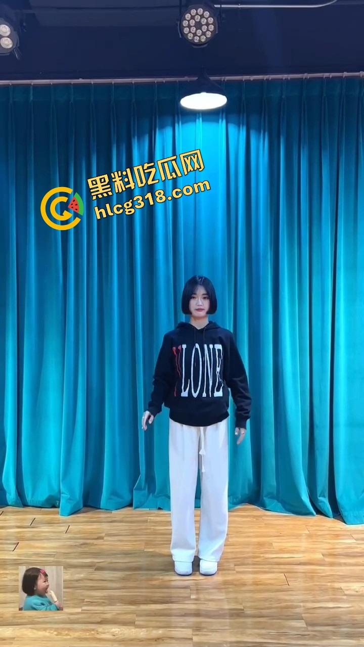 小红书约拍女客户明明有男朋友还骚得不行，广州白云区凌晨偷情被我内射两次，回家还躺进男友被窝装无事！-9