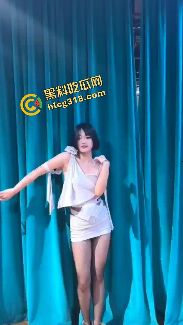 小红书约拍女客户明明有男朋友还骚得不行，广州白云区凌晨偷情被我内射两次，回家还躺进男友被窝装无事！-12