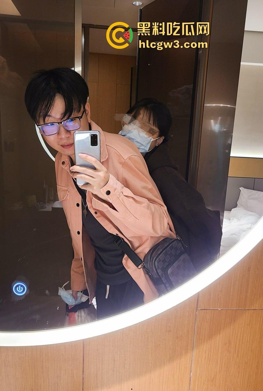 Sharman Court公寓绿帽情侣太会玩！谢菲尔德大学留子戴帽陪操，日完逼还晒学生证！-4