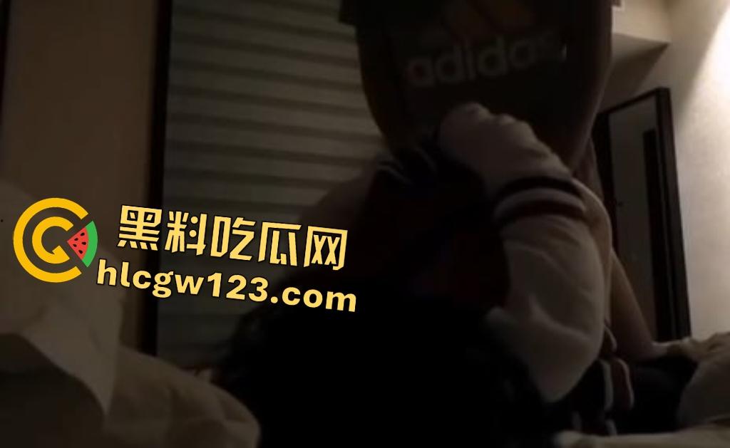 郑州中学【柯晗星】不雅视频曝光，被保安威胁性侵十多次，事后和男友分手爱上保安大鸡巴！-5