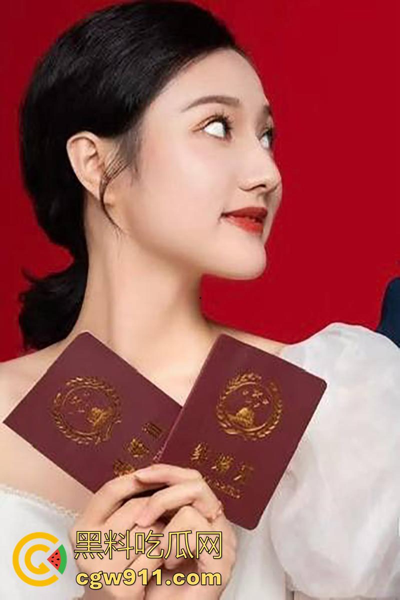 绿帽投稿曝光，深圳贱逼已婚母狗【陈好】，身材超棒的大奶淫娃，背着老公到处偷情，见到大鸡巴像亲爹一样！-1