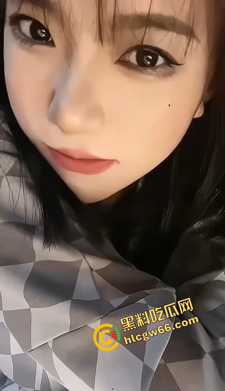 帝都嫩婊【杨妮】成富二代专用母狗,自拍掰穴舔精成瘾,吃鸡吞精全程露脸,内射爆射骚逼喷水!-2