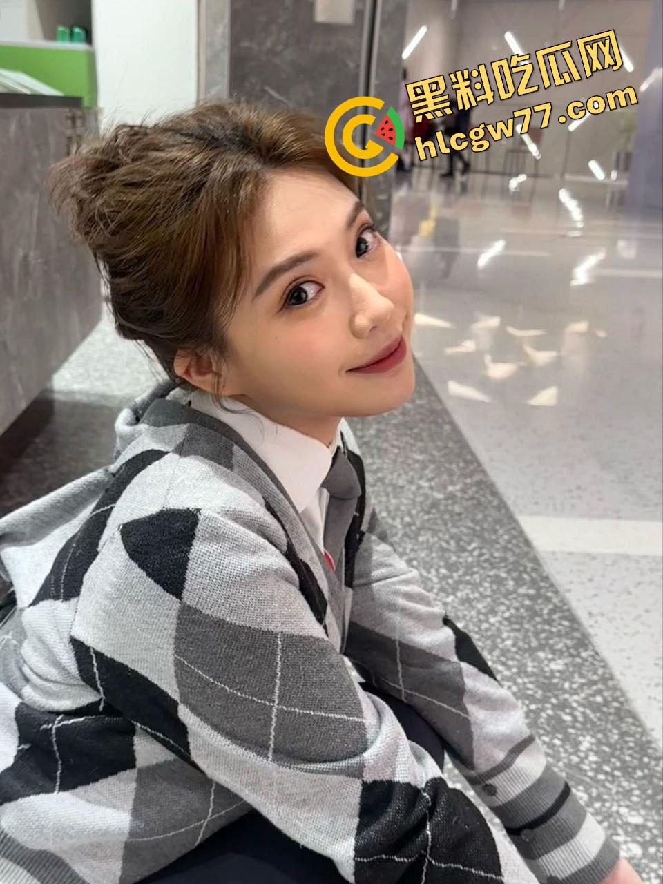 海角大神 乱伦亲妹妹 20岁妹妹化身小母狗 哥哥实在是忍不住了 最后内射妹妹无毛的小骚逼!-5