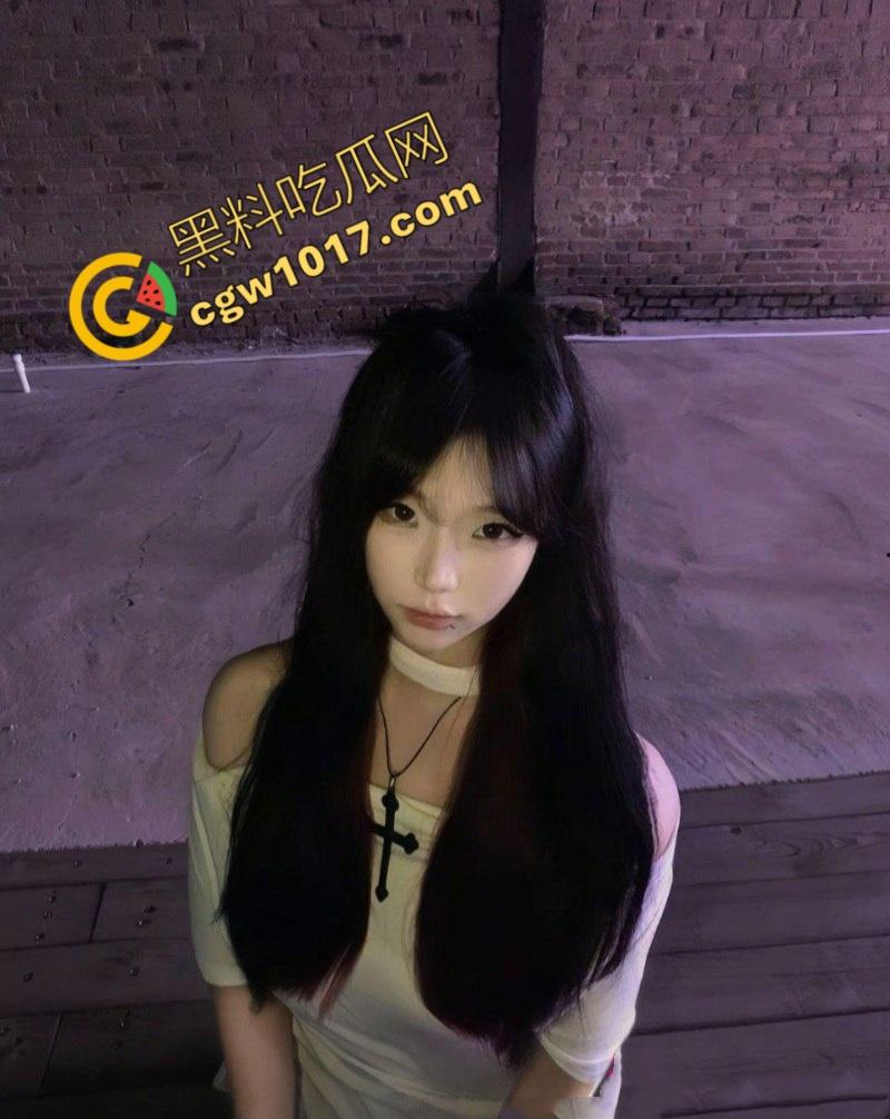 承德医学院高颜值【李静】不雅视频曝光!清纯女神私下淫骚扣穴,白袜足交撩人,后入猛操精液射满臀!-1