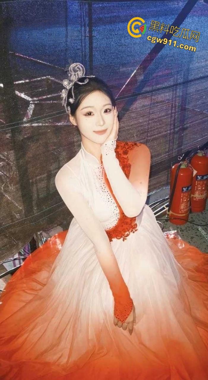 河南师范超美舞蹈生【周彤彤】，情趣蕾丝内裤勾引男友，开档黑丝无套后入，各种体位疯狂爆操！-3