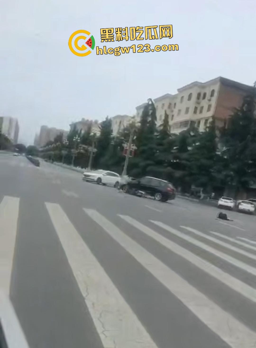 宝鸡社区书记【张春凤】54岁飙车狂追女子,侠盗飞车撞人场面吓傻路人!-5