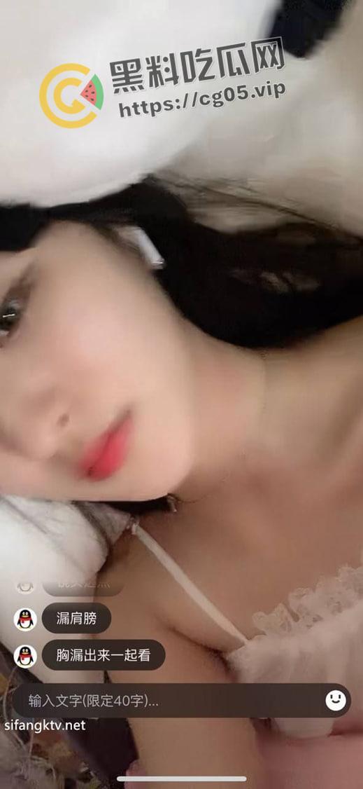 西南大学校花【穆诗蔓】黑丝开档 淫水乱流 qq开直播卖骚约富哥 私密视频流出-1