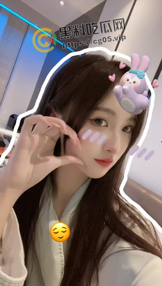 西南大学校花【穆诗蔓】黑丝开档 淫水乱流 qq开直播卖骚约富哥 私密视频流出-6