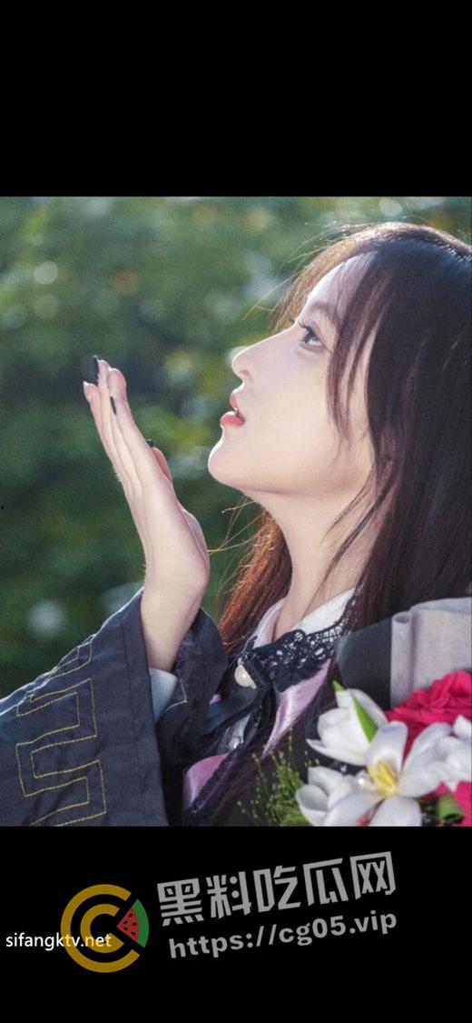 西南大学校花【穆诗蔓】黑丝开档 淫水乱流 qq开直播卖骚约富哥 私密视频流出-13