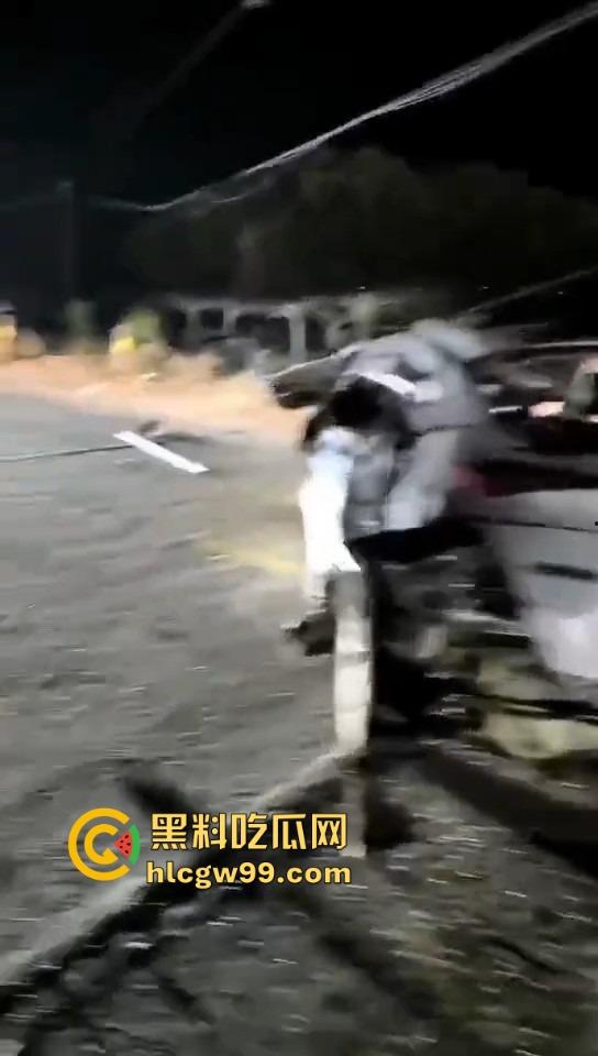 湛江雷州东里镇春节变丧场，士头路口惨烈车祸 ，家人还在吃席 ，这边已经送命了！-2