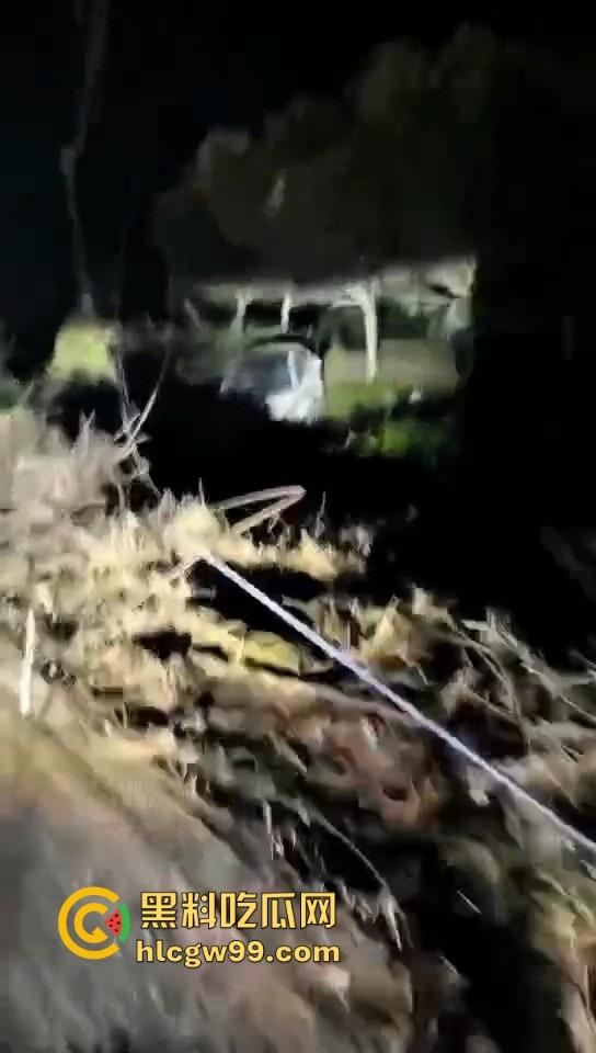 湛江雷州东里镇春节变丧场，士头路口惨烈车祸 ，家人还在吃席 ，这边已经送命了！-6