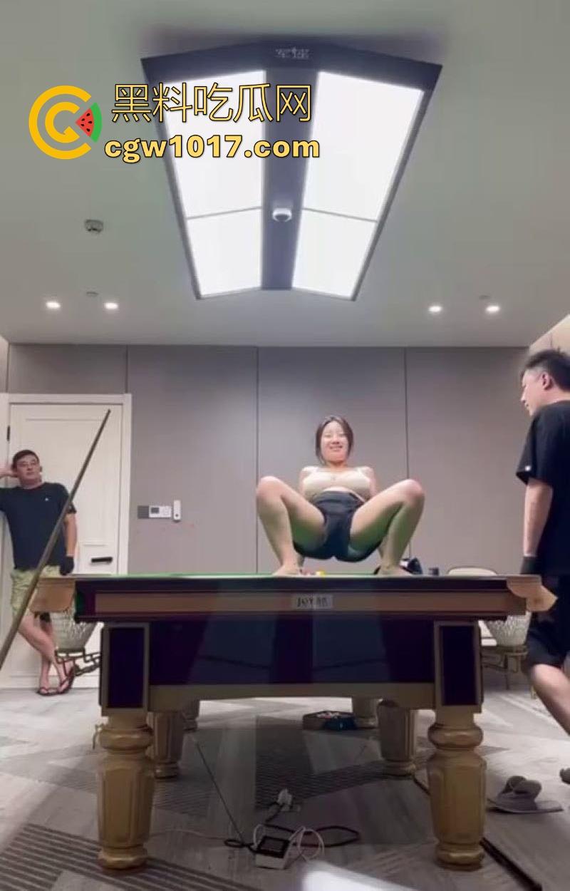 江苏东台名爵台球厅神级活动！与一杆清台送巨乳母狗陪睡，台球宝贝口交爆操，表面是正规台球厅实际就是大型卖淫场所！-5