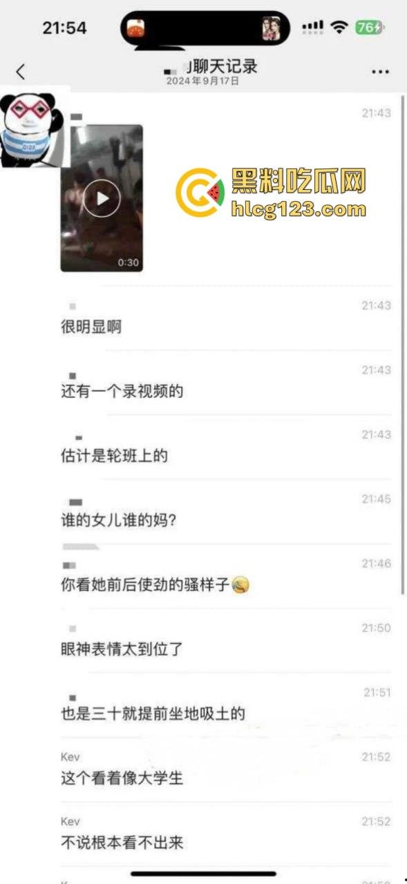 想交一个绿帽兄弟了!【邵阳学院七里坪校区】顶级变态绿帽男将老婆送给两个男大学生玩弄 自己在旁边观战-2